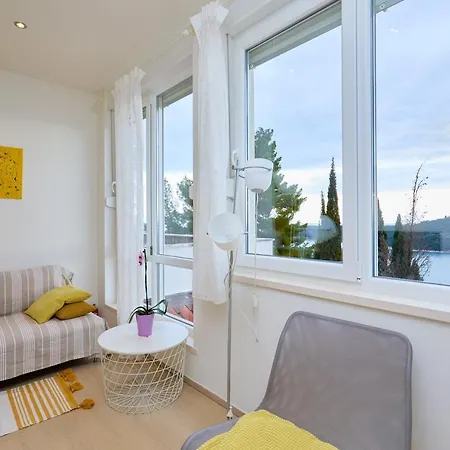 Апартаменты Yellow Seaview *