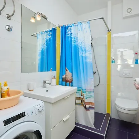 Апартаменты Yellow Seaview