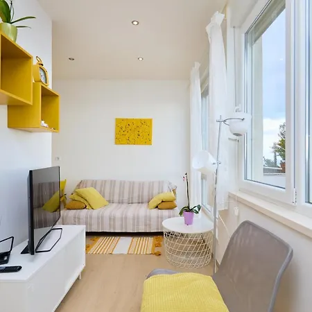 Yellow Seaview Apartment