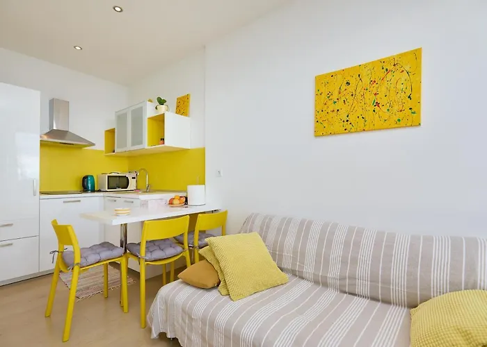 Yellow Seaview * Ντουμπρόβνικ
